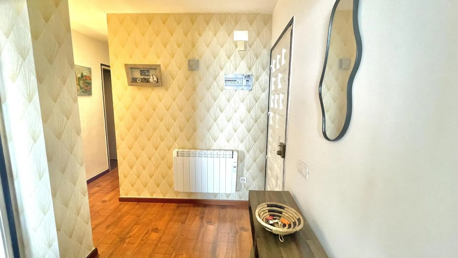 Marineu Apartment Roses