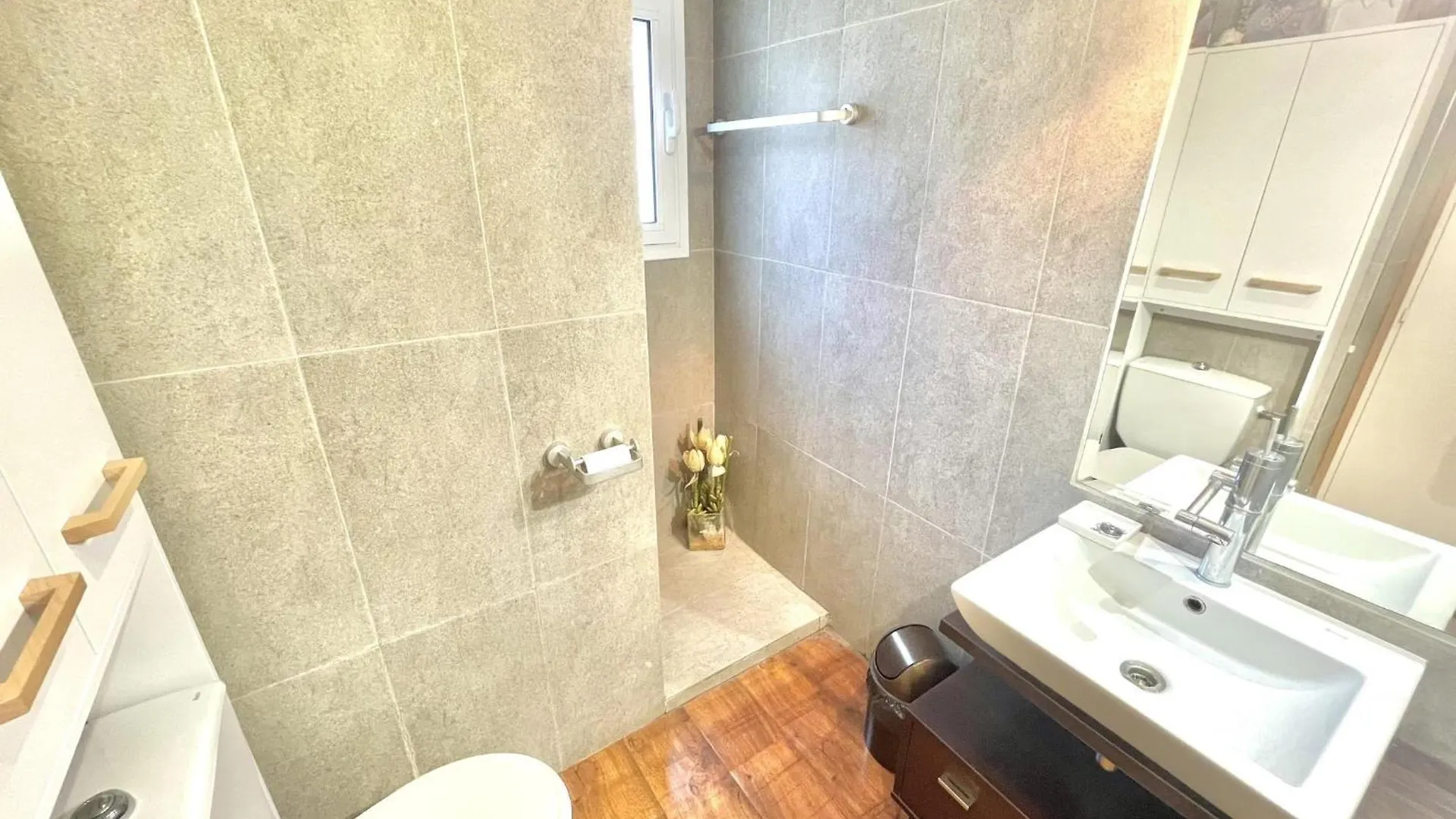 Marineu Apartment Roses